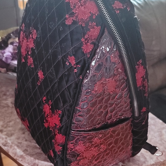 Glamorous Teardrop Backpack. - Picture 3 of 3